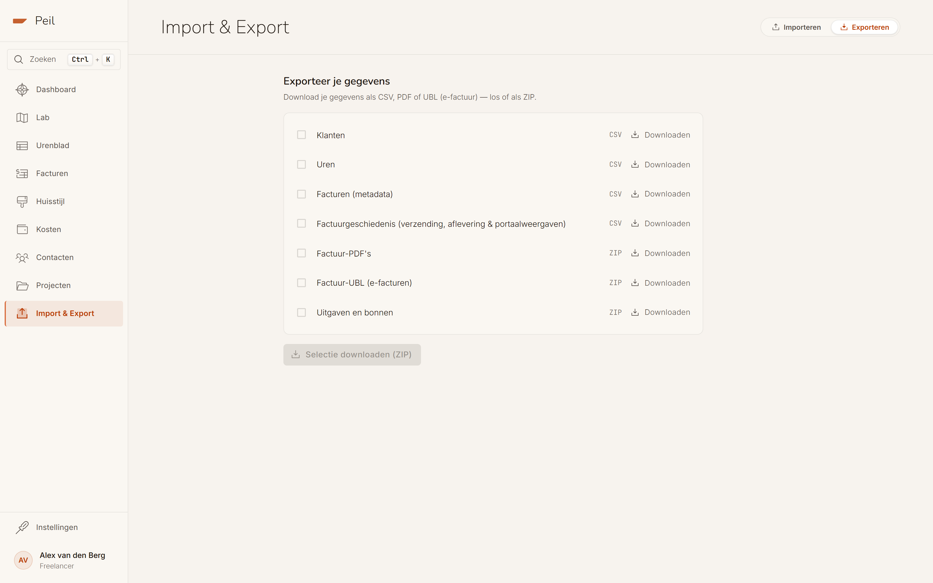 Het Exporteren-tabblad: aparte downloadknoppen per type (klanten, uren, facturen, factuurgeschiedenis, PDF-archief, UBL-archief) en een gecombineerde ZIP-download.