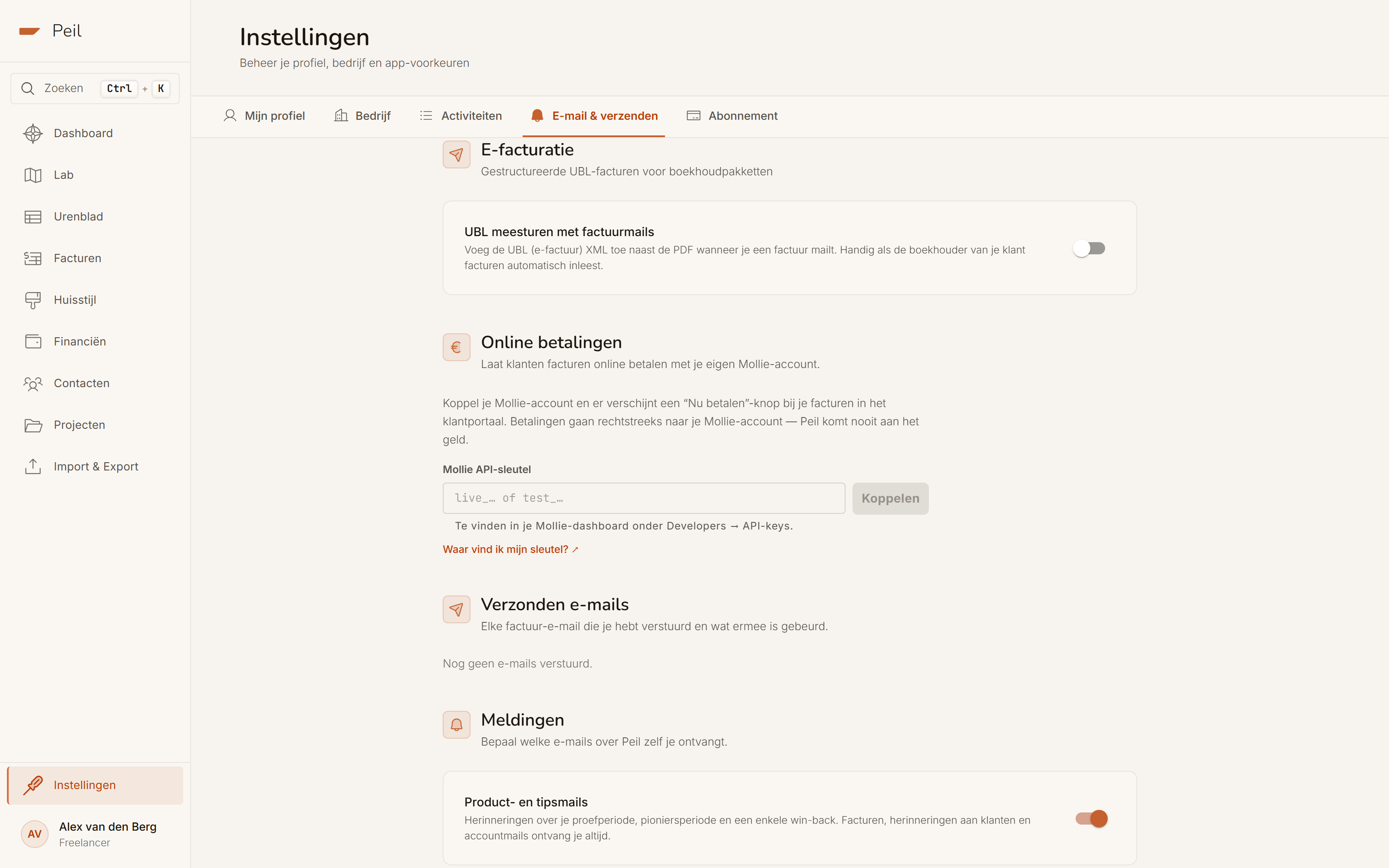 Instellingen → Online betalingen: een gekoppeld Mollie-account in testmodus, met uitleg dat betalingen rechtstreeks naar de eigen rekening gaan.