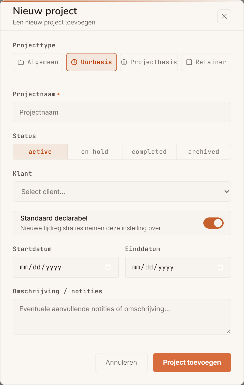Het formulier voor een nieuw project: de type-selector met vier opties, projectnaam, status, klant, de schakelaar standaard declarabel en een start- en einddatum.